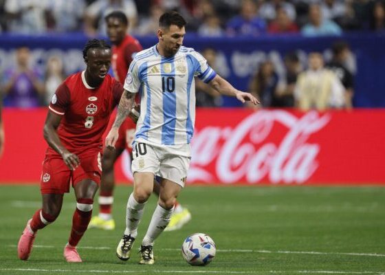 La luz celestial de Messi ensombreció a Davies Lionel Messi during the game against Canada on the Copa America. (Photo by: EFE)
