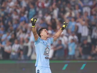 AME1071. PACHUCA (MÉXICO), 01/06/2024.- Carlos Moreno de Pachuca festeja una anotación contra el Columbus Crew durante la final de la Concacaf Champions Cup entre Pachuca y Columbus Crew este sábado, en el estadio Hidalgo de la ciudad de Pachuca, Hidalgo (México). EFE /David Martínez Pelcastre