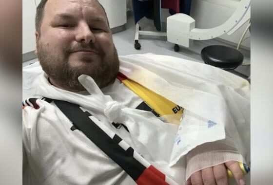 Fanático alemán se rompe el brazo tras recibir impacto de Füllkrug Fanático alemán se rompe el brazo tras recibir impacto de Füllkrug