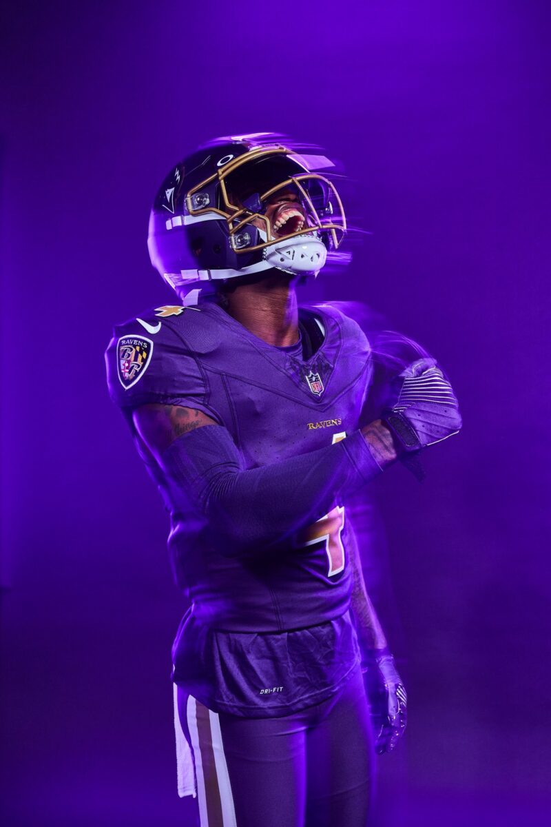 Los Baltimore Ravens anuncian su nuevo casco alternativo Los Baltimore Ravens anuncian su nuevo casco alternativo