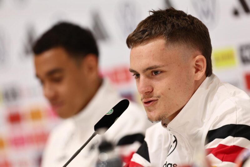 Eurocopa: Las 10 jóvenes estrellas que harán temblar los estadios Rueda de prensa de los jugadores alemanes Jamal Musiala (iz) y Florian Wirtz en Herzogenaurach, campamento base de la selección para la Eurocopa 2024. EFE/EPA/ANNA SZILAGYI