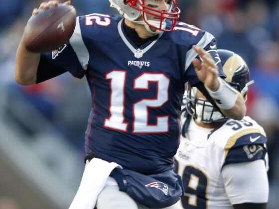 VIDEO Xavier Restrepo, orgullo colombiano en el Draft de la NFL Imagen de archivo de Tom Brady en los tiempos en que destacaba como mariscal de campo de los Patriots. EFE/CJ Gunther