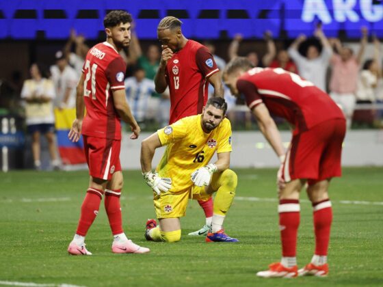 Jugador canadiense recibe insultos racistas en sus redes sociales Maxime Crepeau (C) de Canadá reacciona ante un gol de Argentina durante la Copa América 2024. EFE/EPA/ERIK S. MENOR