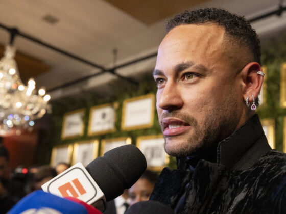 La selección de los ausentes: Neymar, Dybala, Cavani, Falcao Fotografía de archivo, tomada el pasado 3 de junio, en la que se registró al delantero brasileño Neymar, quien se recupera de una rotura del ligamento cruzado y del menisco de su pierna izquierda. EFE/Isaac Fontana