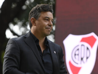 Fotografía de archivo del exfutbolista y entrenador argentino Marcelo Gallardo en los alrededores del Estadio Monumental de Núñez en Buenos Aires (Argentina). EFE/ Diego Haliasz