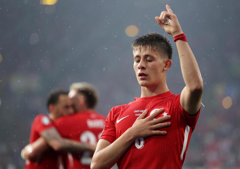Con golazo de Arda Guler, Turquía se impone a una aguerrida Georgia EFE/EPA/CHRISTOPHER NEUNDORF