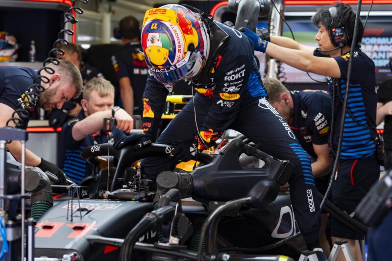 "He cometido algunos errores" Checo Pérez sobre su camino con Red Bull El piloto mexicano Sergio Perez del equipo Oracle Red Bull Racing durante la segunda sesión de entrenamientos libres en el Circuito de Barcelona- Cataluña en Montmeló donde este fin de semana se disputa el Gran Premio de España de Fórmula 1. EFE/ Siu Wu