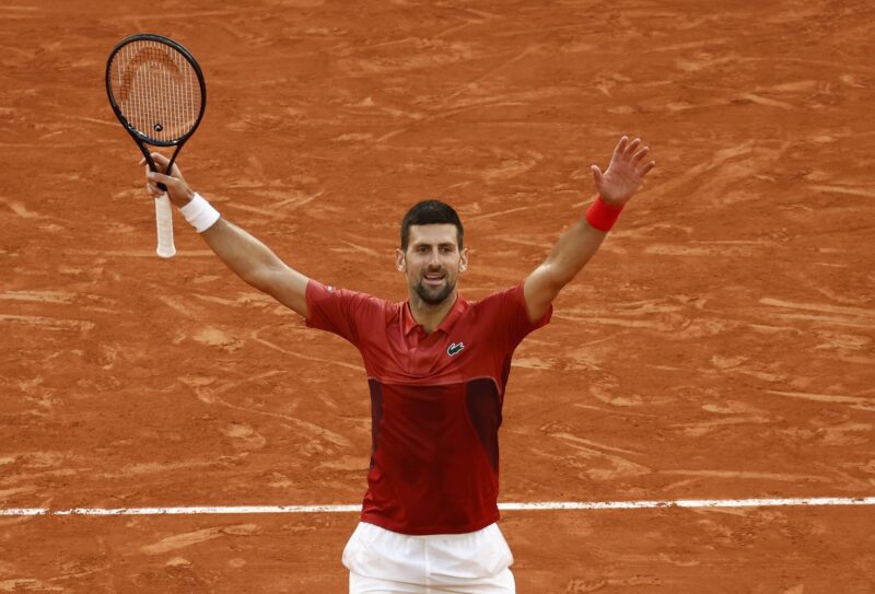 El serbio Novak Djokovic celebra su victoria en Roland Garros, París. EFE/EPA/YOAN VALAT