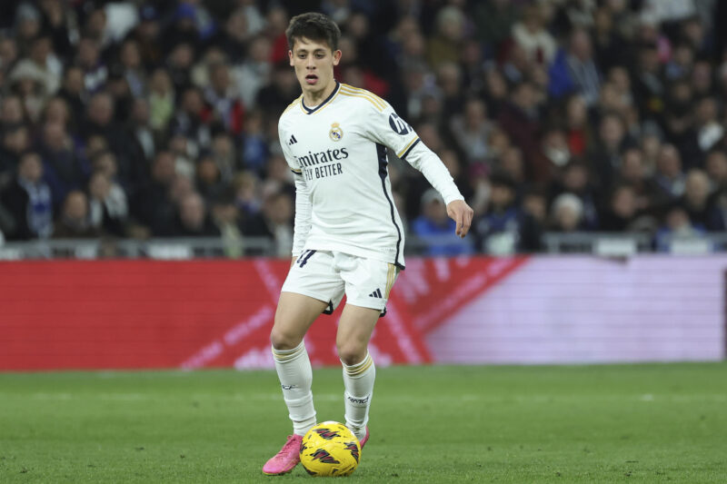 Eurocopa: Las 10 jóvenes estrellas que harán temblar los estadios Arda Guler, en una foto de archivo con el Real Madrid. EFE / Kiko Huesca.