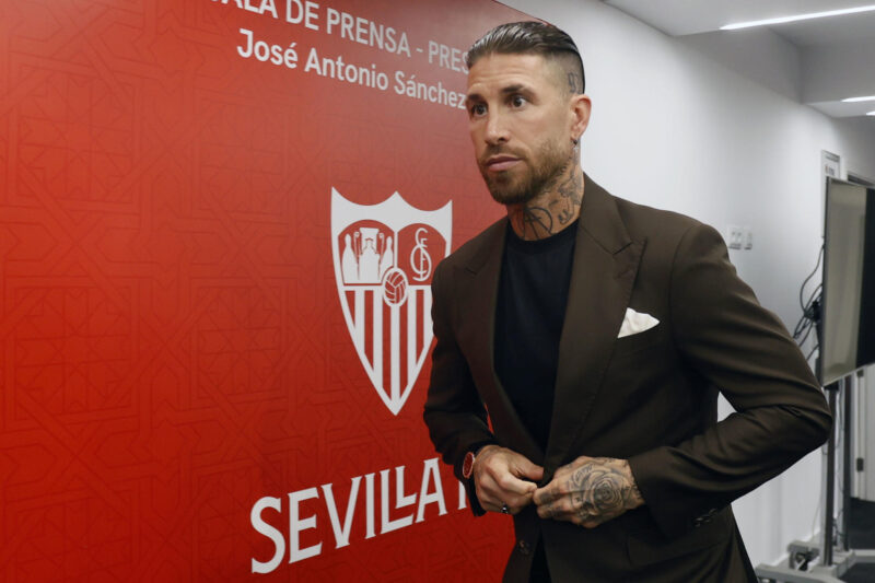 El futbolista Sergio Ramos a su llegada a la rueda de prensa donde se despide del club sevillista. EFE/José Manuel Vidal