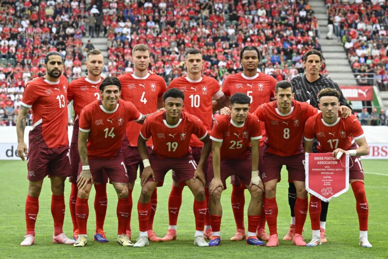 Hungría vs Suiza; fecha, horario, dónde ver y equipos iniciales Once titular de Suiza en el amistoso contra Austria, en una foto de archivo. EFE/EPA/GIAN EHRENZELLER