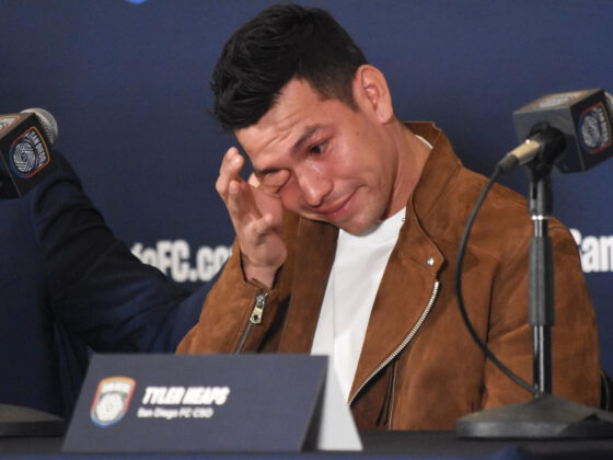 Breves de Unanimo: Chucky Lozano espera volver al Tri El mexicano Hirving 'Chucky' Lozano reacciona durante su presentación oficial como nuevo jugador del San Diego FC en San Diego, California (EEUU). EFE/Priscila Chávez Flores