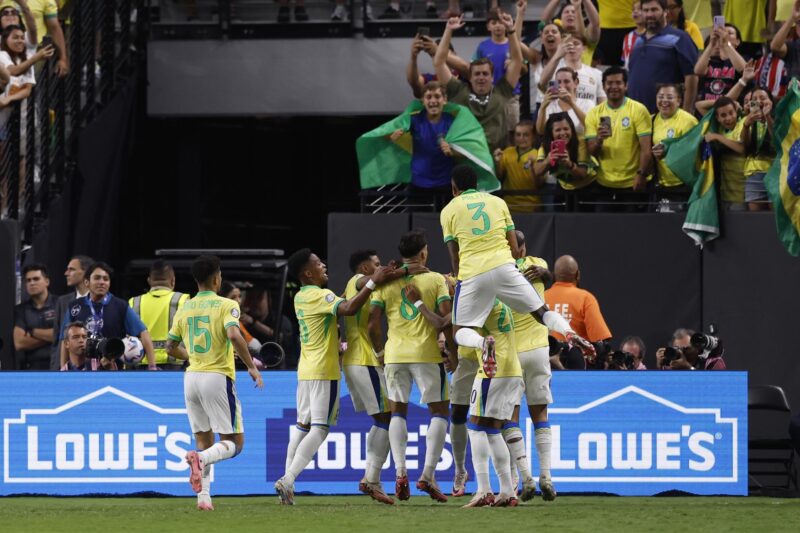 Brasil reacciona tras marcar un gol en la Copa América. EFE/EPA/CAROLINE BREHMAN