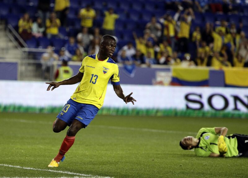 Imagen de archivo del delantero Enner 'Supermán' Valencia, figura del triunfo de la selección de Ecuador sobre la de Bolivia en Filadelfia. EFE/Jason Szenes.