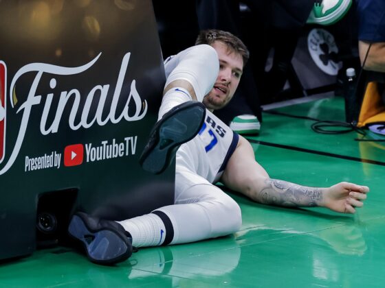 Luka Doncic lamenta “no haber hecho lo suficiente” ante Boston Celtics El esloveno Luka Doncic, base estrella de los Mavericks de Dallas, fue registrado el pasado domingo, 9 de junio, tras una caída durante el segundo partido del las Finales de la NBA contra los Celtics, en el coliseo TD Garden de Boston (Massachusetts, EE.UU.). EFE/CJ Gunther