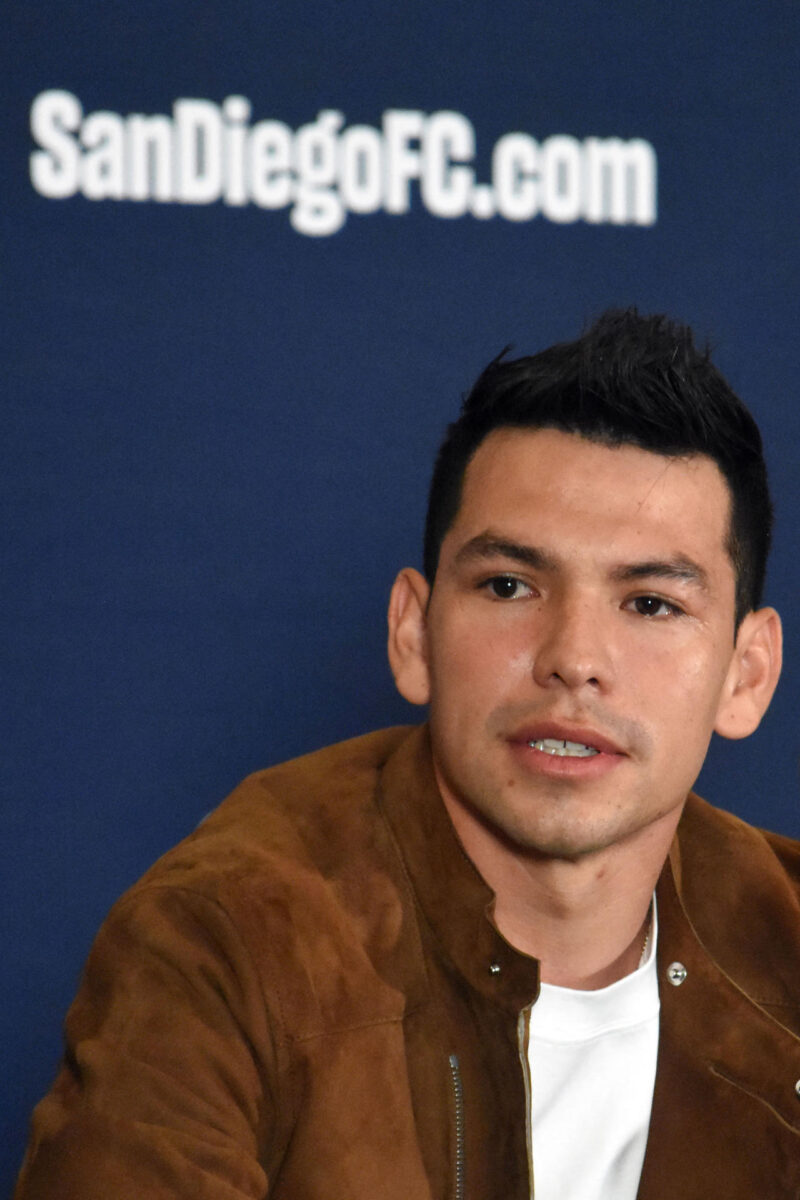El mexicano Hirving 'Chucky' Lozano habla durante su presentación como nuevo jugador del San Diego FC en el estadio Snapdragon en San Diego. EFE/Priscila Chávez Flores