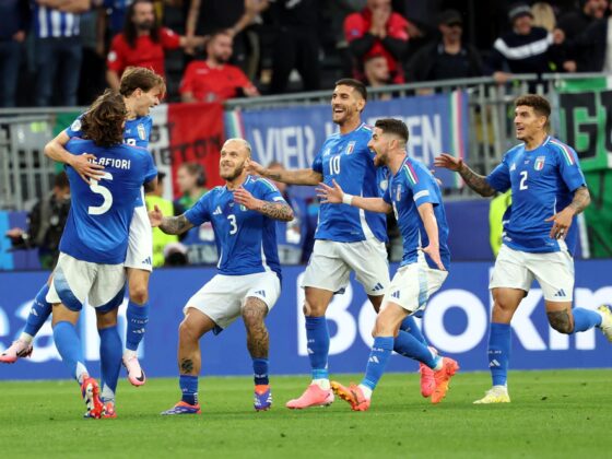 Italia 2 - 1 Albania: Resumen, resultado y estadísticas Nicolo Barella celebra con sus compañeros el 2-1 durante el partido del grupo B que han jugado Italia y Albania en Dortmund, Alemania. EFE/EPA/FRIEDEMANN VOGEL