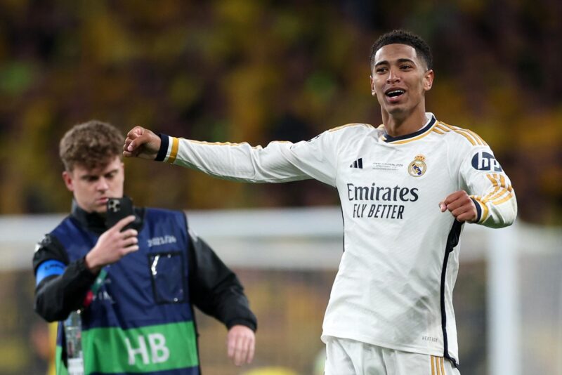 El inglés Jude Bellingham celebra la decimoquinta Liga de Campeones del Real Madrid, tras ganar 0-2 en Wembley al Borussia Dortmund. EFE/EPA/ADAM VAUGHAN