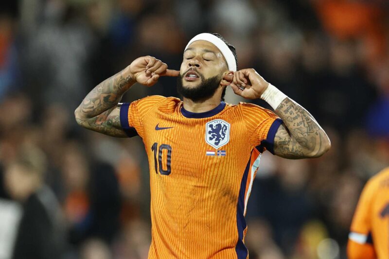 Los jugadores europeos eligen Sudamérica para revitalizar sus carreras El holandés Memphis Depay celebra un gol en una imagen de archivo. EFE/EPA/MAURICE VAN STEEN