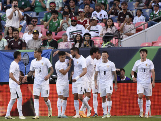 Copa América: Análisis de Uruguay Jugadores de Uruguay celebran un gol de Facundo Pellistri (d) este miércoles, en un partido amistoso internacional entre las selecciones nacionales de México y Uruguay, en el estadio Empower Field en Mile High en Denver (EE.UU.). EFE/ Todd Pierson