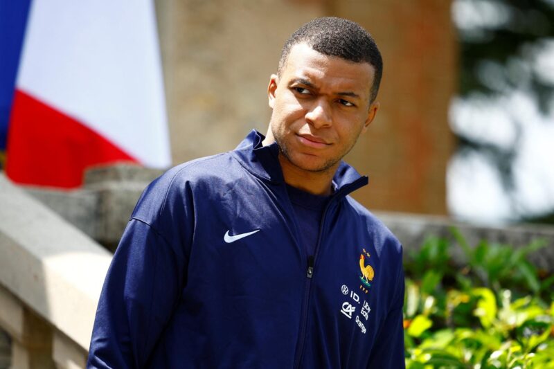 Kylian Mbappe, en la concentración de la selección francesa en Clairefontaine-en-Yvelines, donde prepara la Eurocopa. EFE/EPA/SARAH MEYSSONNIER / POOL MAXPPP OUT