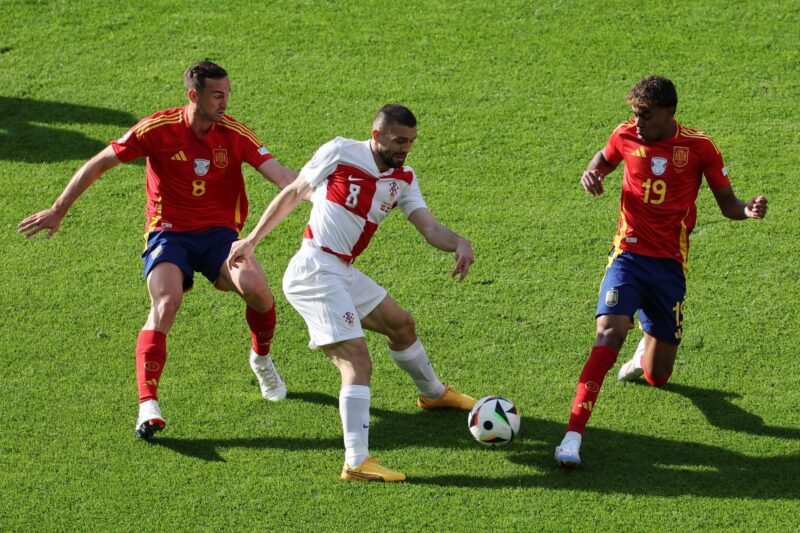 VIDEO: El análisis de la Selección de España desde Debate Líbero El croata Mateo Kovacic (c) en acción ante Fabian Ruiz (I) y Lamine Yamal en el partido del grupo B entre España y Croacia en Berlín, Alemania. EFE/EPA/ABEDIN TAHERKENAREH