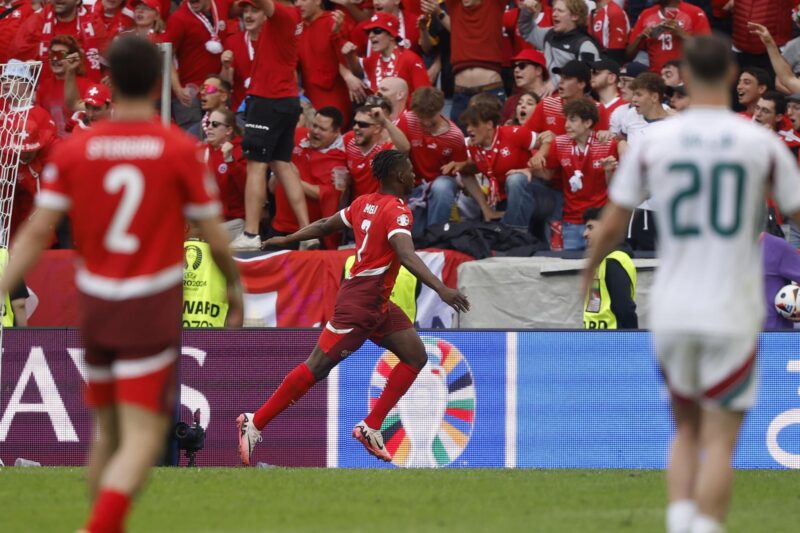 Eurocopa: Los jugadores que triunfan desde el banquillo El delantero suiz Breel Embolo sentencia el duelo del grupo A entre Hungría y Suiza en Colonia, Alemania.EFE/EPA/YOAN VALAT