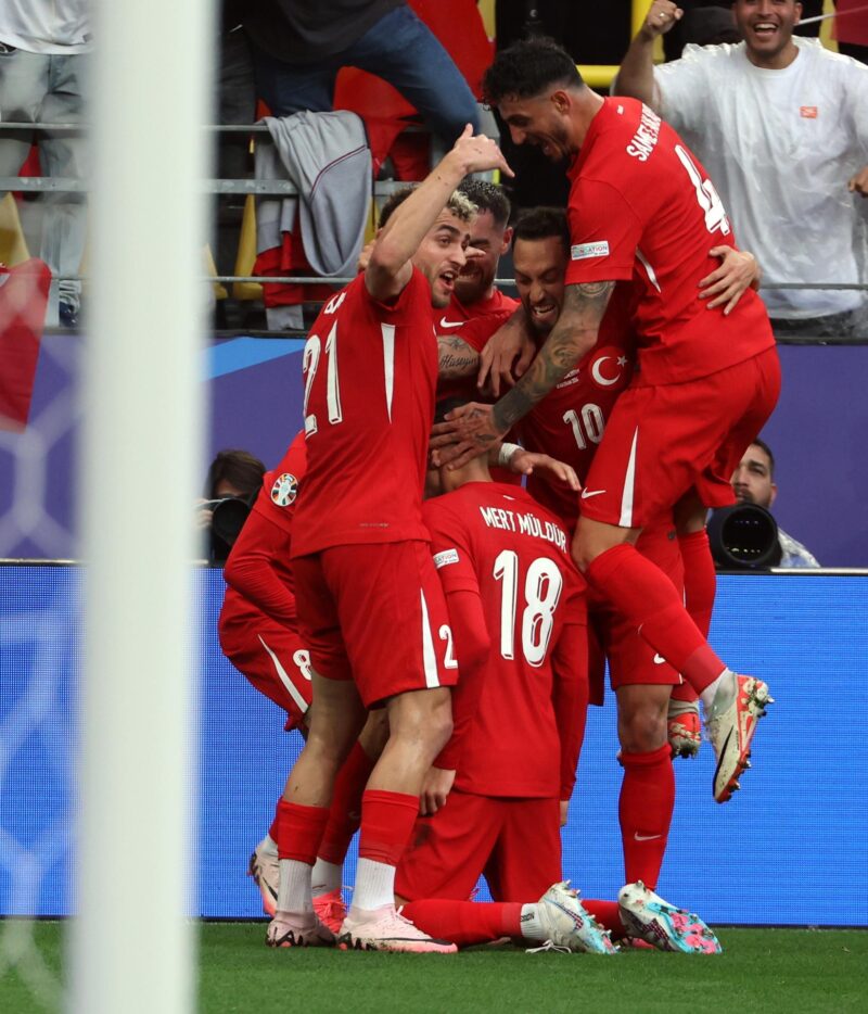Con golazo de Arda Guler, Turquía se impone a una aguerrida Georgia EFE/EPA/GEORGI LICOVSKI