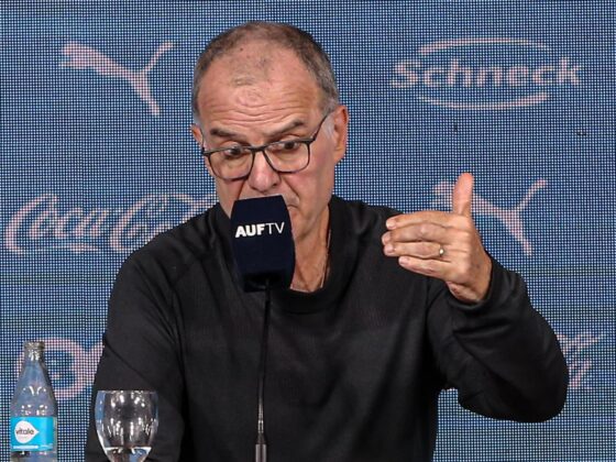 Bielsa frena la euforia de Uruguay Fotografía de archivo del seleccionador de Uruguay, el argentino Marcelo Biesa, quien este sábado trató de matizar el favoritismo de la Celeste como favorita al título de la Copa América, que para sus pupilos comienza el domingo en Miami frente a Panamá. EFE/ Gastón Britos
