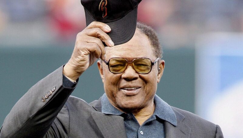 "No te hagas el Willie Mays": el origen de la frase en su honor Fotografía de archivo, tomada en 6 mayo de 2006, en la que se registró a la leyenda del béisbol Willie Mays, durante un homenaje por su cumpleaños 75, en el estadio AT&T Park de San Francisco (California, EE.UU.). EFE/Monica Davey