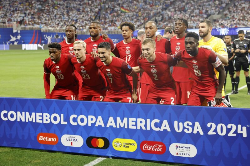 Copa América: Las "3 grandes de Concacaf" cerca de la eliminación Registro general del equipo titular de Canadá durante su debut en la Copa América 2024, el pasado 20 de junio, en el estadio Mercedes Benz de Atlanta (Georgia, EE.UU.). EFE/Erik S. Lesser
