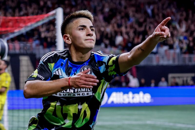 Copa América, la revolución de la MLS y el futbol en Estados Unidos Fotografía de archivo en al que se registró una de las celebraciones del atacante argentino Thiago Almada con el club Atlanta United, durante un partido de la MLS, en el Mercedes-Benz Stadium de Atlanta (Georgia, EE.UU.). EFE/Erik S. Lesser