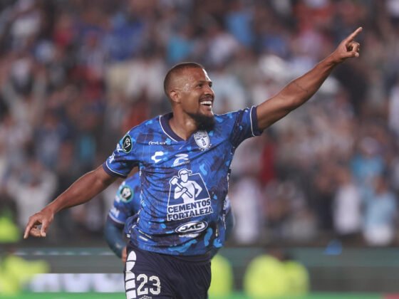 GALERÍA: Tuzos del Pachuca es Campeón de la CONCACAF Champions Cup El venezolano Salomón Rondón anotó doblete en el triunfo por 3-0 del Pachuca ante el Columbus Crew durante la final de la Copa de Campeones de la Concacaf este sábado en el estadio Hidalgo de la ciudad de Pachuca (México). EFE /David Martínez Pelcastre
