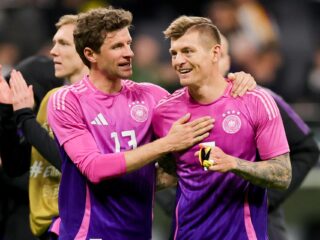 Thomas Mueller (L) and Toni Kroos celebran un gol ante Países Bajos, en un partido amistoso del pasado marzo. EFE/EPA/FRIEDEMANN VOGEL
