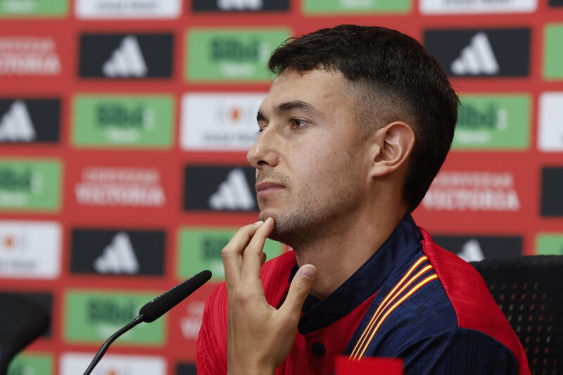 Eurocopa: "España tiene el mejor mediocentro del mundo" El centrocampista de la selección española Martín Zubimendi, durante la rueda de prensa en la localidad alemana de Donaueschingen, donde el combinado se prepara para su segundo compromiso en el torneo, en Gelsenkirchen contra ltalia. EFE/ J.J. Guillén