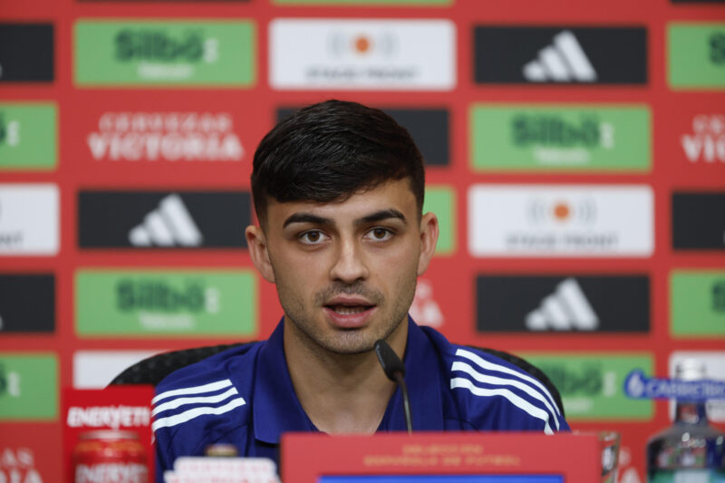 Pedri habla tras derrota ante Osasuna: “No salimos bien al partido” El jugador de la selección española de fútbol Pedri, durante la rueda de prensa en Donaueschingen. EFE/ J.J. Guillén
