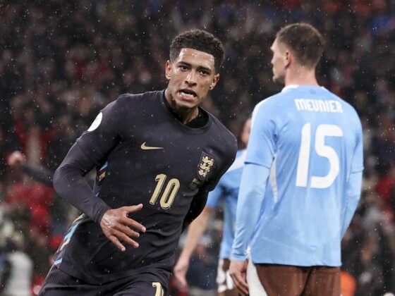 Serbia vs. Inglaterra; fecha, horario, dónde ver y equipos iniciales Jude Bellingham celebra el gol del empate de Inglaterra ante Bélgica (2-2), en el amistoso disputado el pasado 26 de marzo en Londres. EFE/EPA/ANDY RAIN