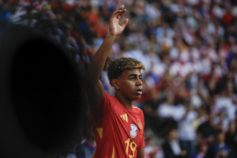 El delantero de la selección española Lamine Yamal, durante el partido del grupo B de la Eurocopa 2024 entre España y Croacia, este sábado en el Estadio Olímpico de Berlín, Alemania. EFE/Alberto Estévez