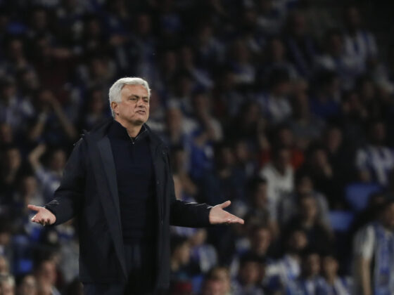 Europa League: Partidos de playoffs, marcadores y horarios Imagen de archivo del técnico José Mourinho. EFE/ Javier Etxezarreta