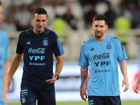 Lionel Scaloni deja en el aire la participación de Messi en el Mundial Lionel Scaloni and Lionel Messi. (Photo by: EFE)