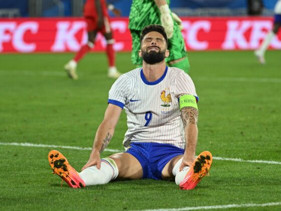 Olivier Giroud sufrió un robo de ¡medio millón de dólares! El delantero de Francia Olivier Giroud se lamenta durante el amistosos que han jugado Francia y Canadá en Burdeos, Francia. EFE/EPA/Caroline Blumberg