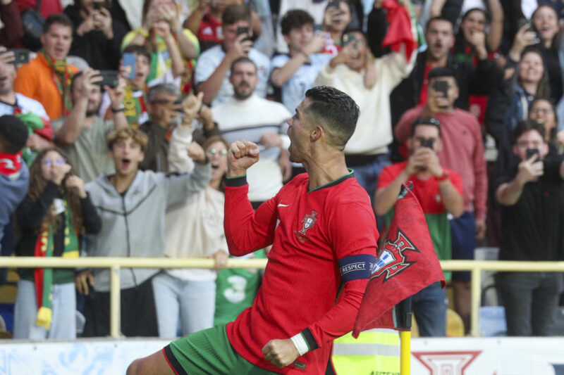 Portugal 2 - 1 República Checa: Resultado, resumen y estadísticas El delantero de la selección portuguesa Cristiano Ronaldo celebra tras marcar el 2-0 durante el partido amistoso que los combinados nacionales de Portugal e Irlanda disputaron recientemente en Aveiro (Portugal). EFE/Carlos García