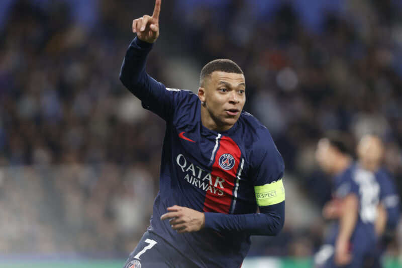 El delantero Kylian Mbappé celebra un gol en foto de archivo de Juan Herrero. EFE