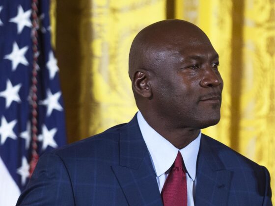 VIDEO Michael Jordan, el deportista que revolucionó al deporte Fotografía de archivo del exjugador de baloncesto de la NBA Michael Jordan. EFE/SHAWN THEW