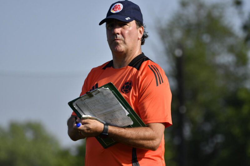 Néstor Lorenzo: "Contra Brasil nunca se es favorito" Fotografía cedida este jueves, 20 de junio, por la Federación Colombiana de Fútbol (FCF) en la que se registró al seleccionador Néstor Lorenzo, durante un entrenamiento en Nueva York (NY, EE.UU.). EFE/FCF