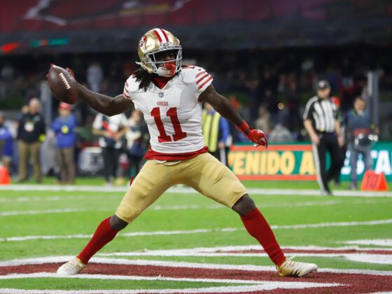 Las 3 estrellas de la NFL que buscan nuevos contratos para 2024 CIUDAD DE MÉXICO (MÉXICO), 21/11/2022.- Brandon Aiyuk de los San Francisco 49ers celebra hoy un touchdown contra los Arizona Cardinals, durante un juego por la semana 11 de la NFL en el Estadio Azteca en Ciudad de México (México). EFE/Isaac Esquivel