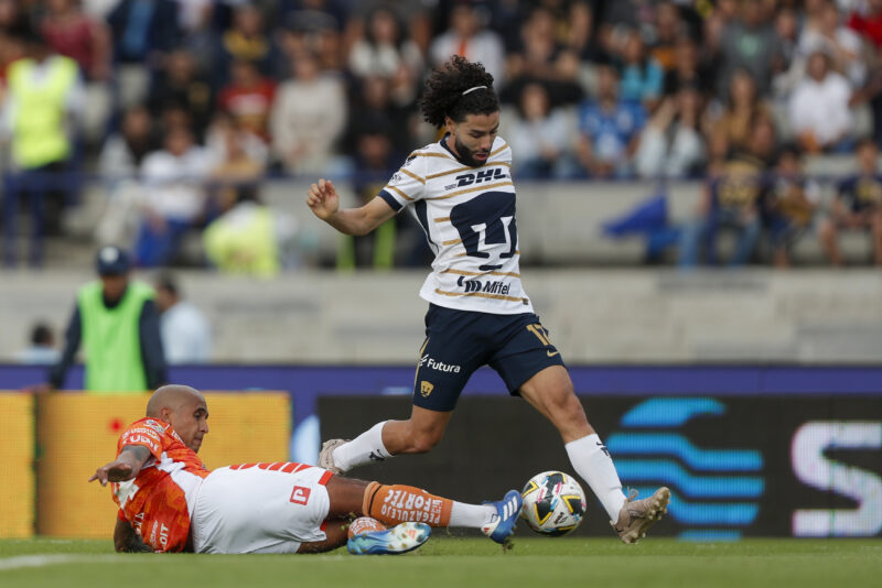 ¡Baja sensible! Jugador de Pumas sale lesionado frente a Pachuca