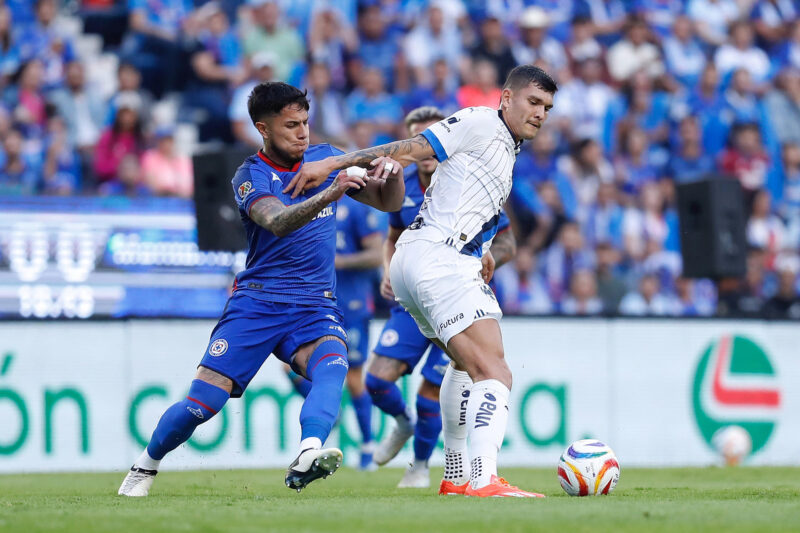 OFICIAL: Carlos Salcedo sale de Cruz Azul