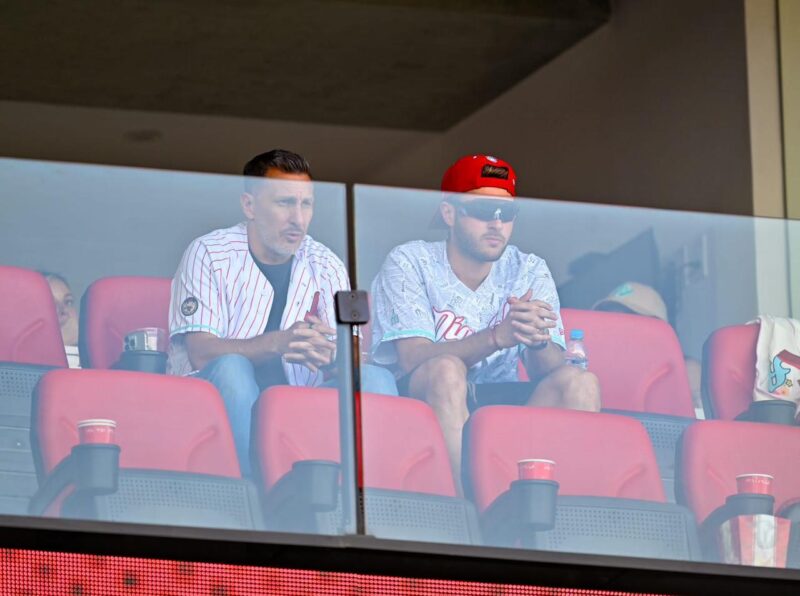 Santiago Giménez visitó el Harp Helú y convivió con los Diablos Rojos Santiago Giménez y su visita al Estadio Alfredo Harp Helú (X: @DiablosRojosMX)
