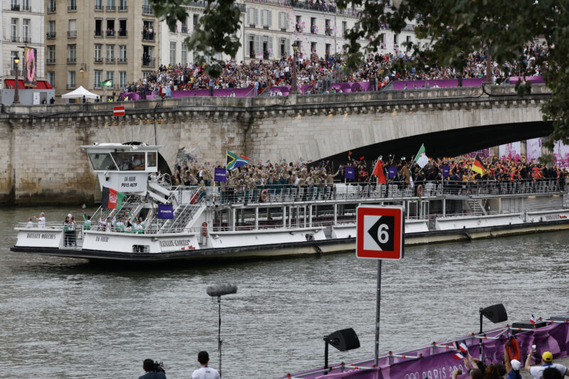 París 2024: La mala condición del río Sena aplaza prueba de triatlón